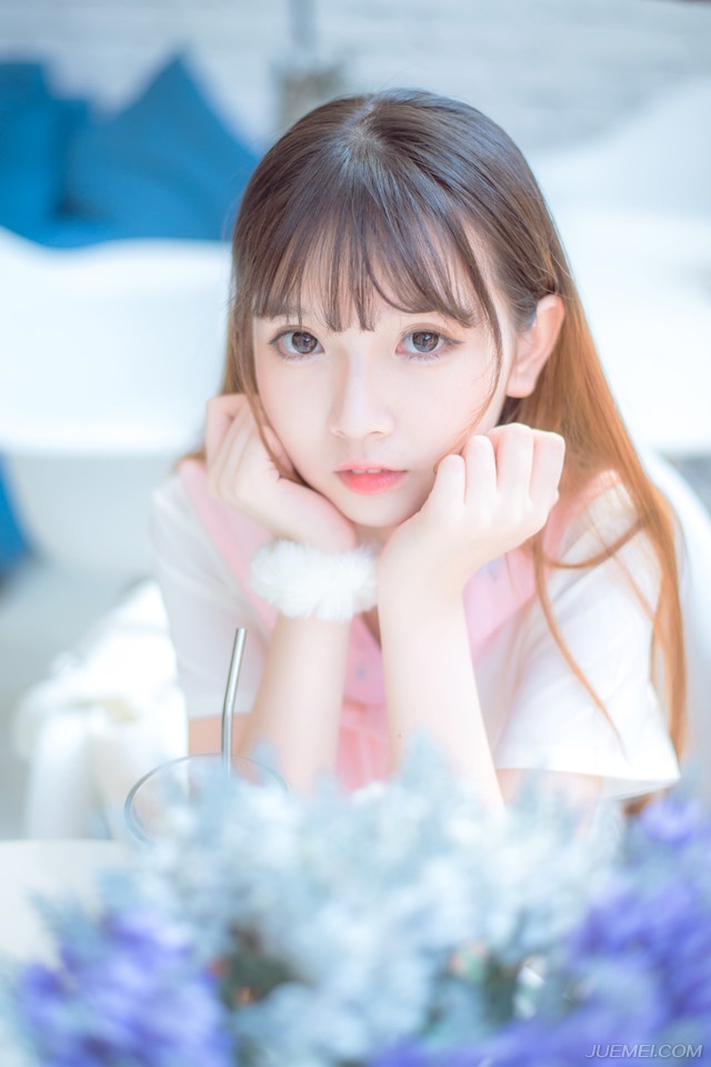 “结阵！”陈到眼见对方悍然动手，只能无奈的迎战，只是陆地上训练有素的军队，此刻在水中，面对敌军的冲击却显得有些混乱不堪，甚至在对方的猛冲撞过来之前，连一个简单的阵型都无法完成。